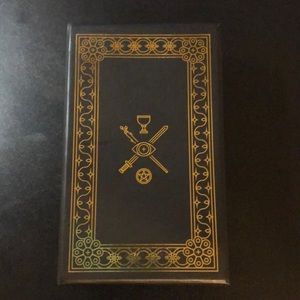 Labyrinthos golden thread Tarot deck